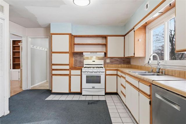 6209 NW Tower Drive, Platte Woods, MO 64151