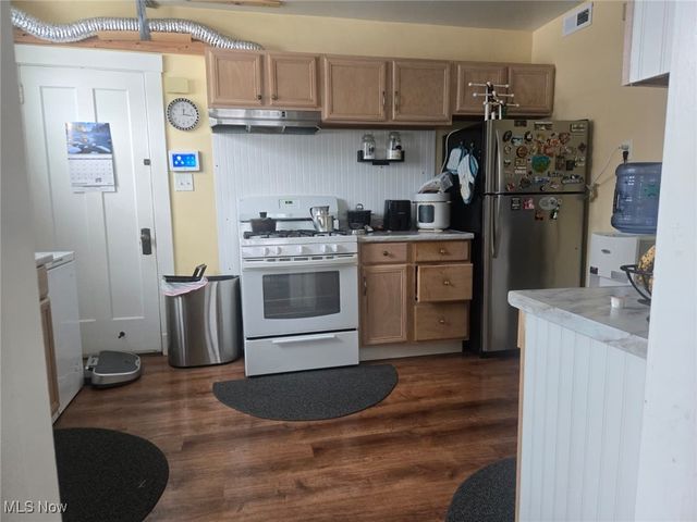 423 Bradley Lane, Youngstown, OH 44504