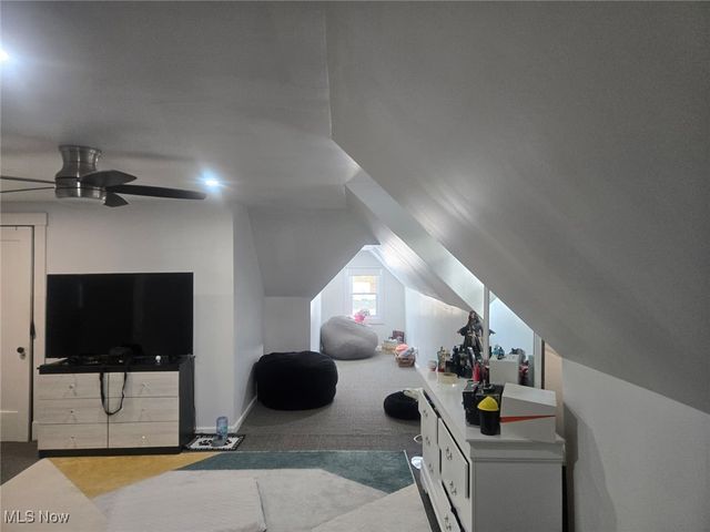 423 Bradley Lane, Youngstown, OH 44504