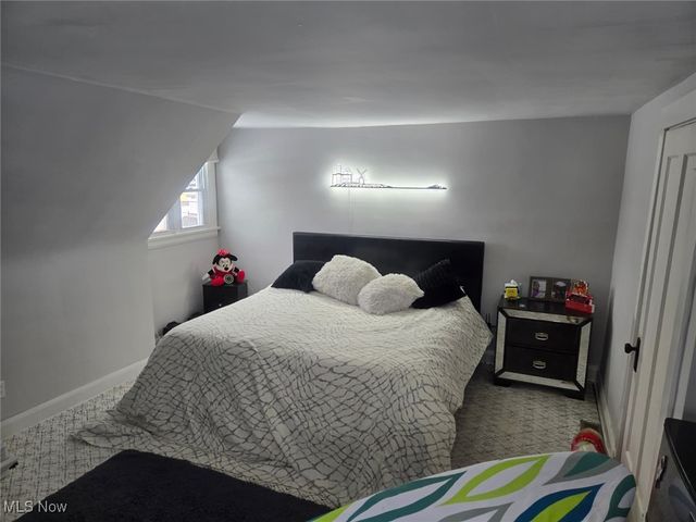 423 Bradley Lane, Youngstown, OH 44504