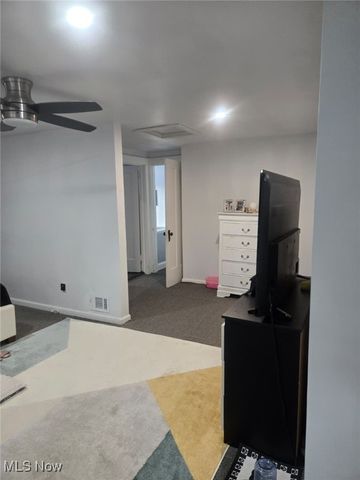 423 Bradley Lane, Youngstown, OH 44504