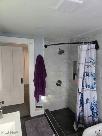 423 Bradley Lane, Youngstown, OH 44504