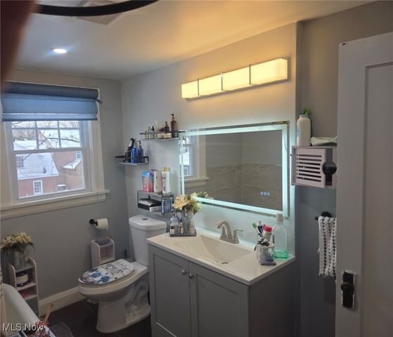 423 Bradley Lane, Youngstown, OH 44504