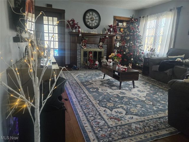 423 Bradley Lane, Youngstown, OH 44504