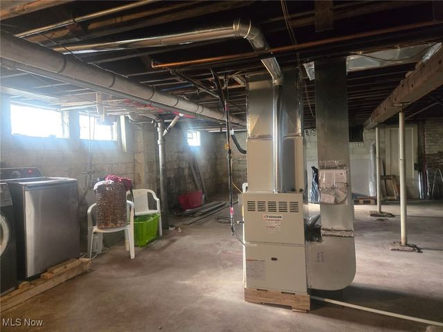 423 Bradley Lane, Youngstown, OH 44504