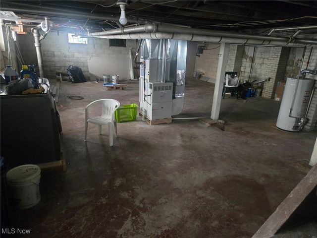 423 Bradley Lane, Youngstown, OH 44504