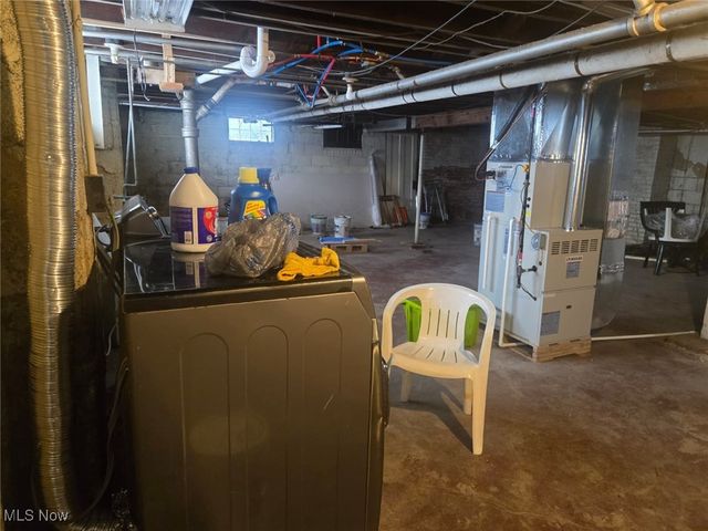 423 Bradley Lane, Youngstown, OH 44504