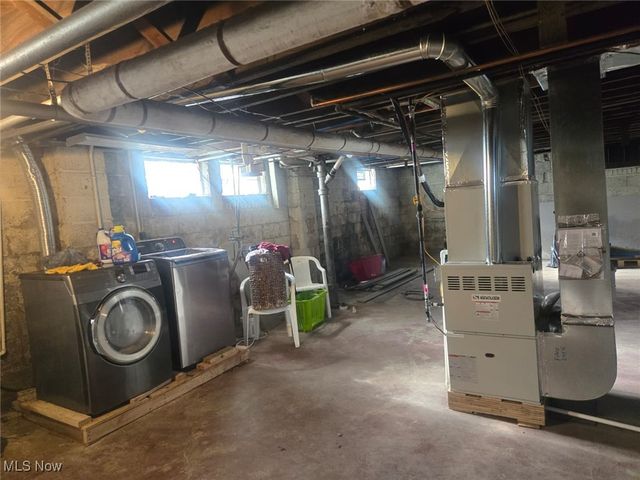 423 Bradley Lane, Youngstown, OH 44504