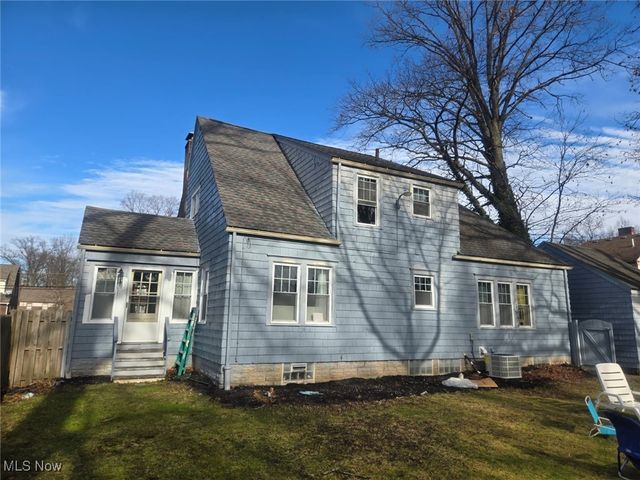 423 Bradley Lane, Youngstown, OH 44504