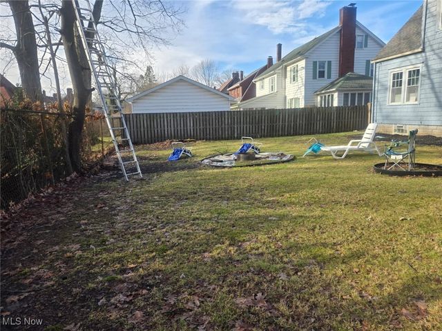 423 Bradley Lane, Youngstown, OH 44504