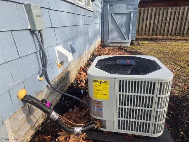 423 Bradley Lane, Youngstown, OH 44504