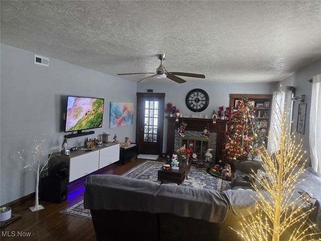 423 Bradley Lane, Youngstown, OH 44504