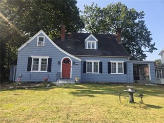 423 Bradley Lane, Youngstown, OH 44504