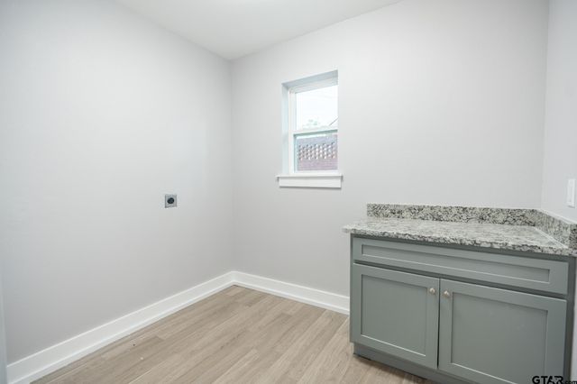 2922 W Azalea, Tyler, TX 75701
