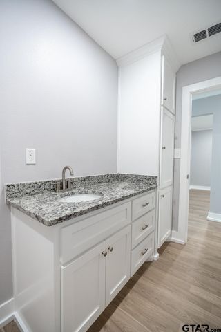 2922 W Azalea, Tyler, TX 75701