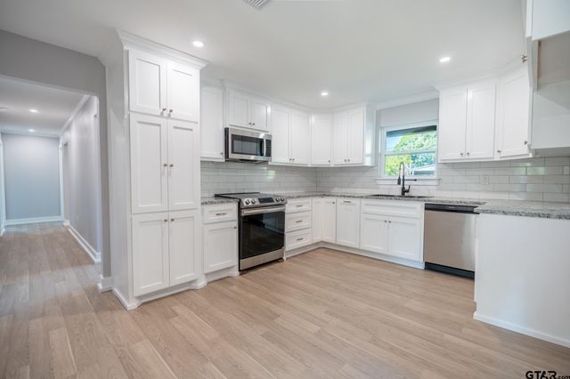 2922 W Azalea, Tyler, TX 75701