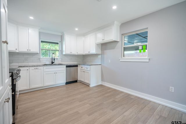 2922 W Azalea, Tyler, TX 75701