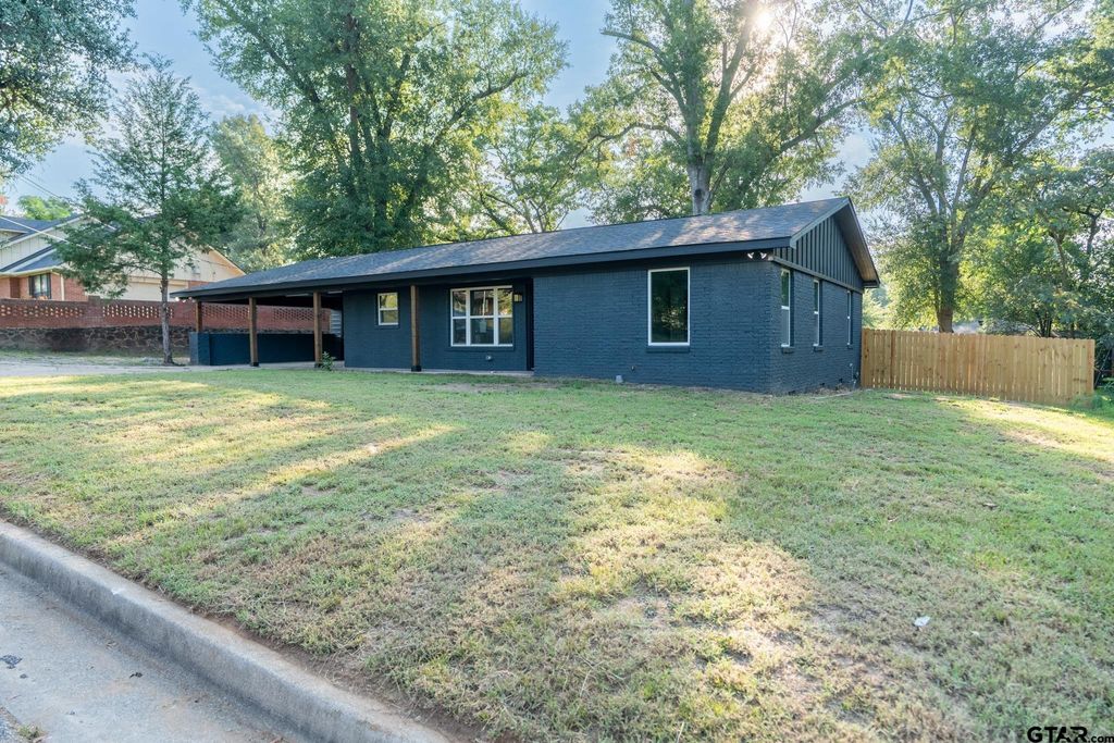 2922 W Azalea, Tyler, TX 75701