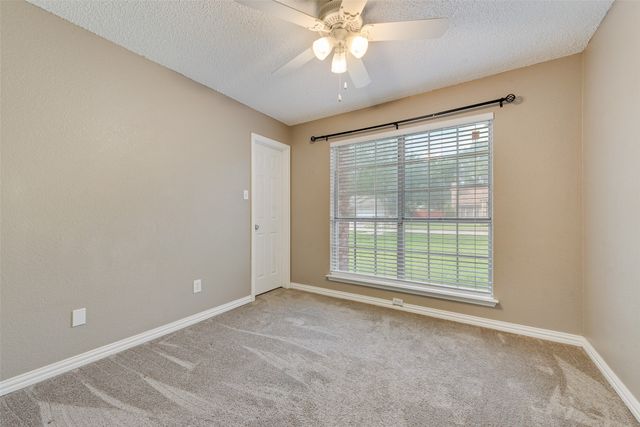 4958 Briar Oaks Lane, Grand Prairie, TX 75052