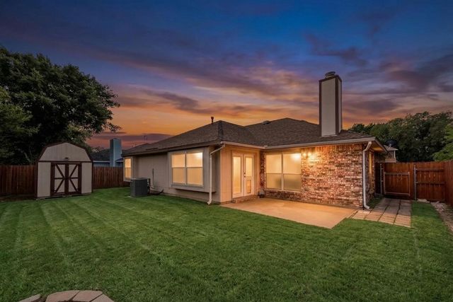 4958 Briar Oaks Lane, Grand Prairie, TX 75052