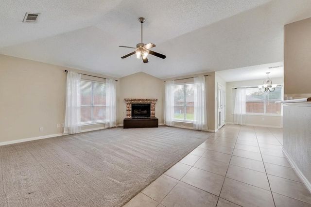 4958 Briar Oaks Lane, Grand Prairie, TX 75052