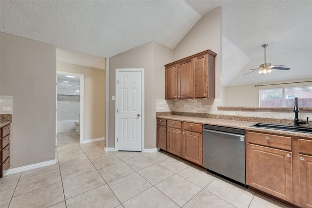 4958 Briar Oaks Lane, Grand Prairie, TX 75052