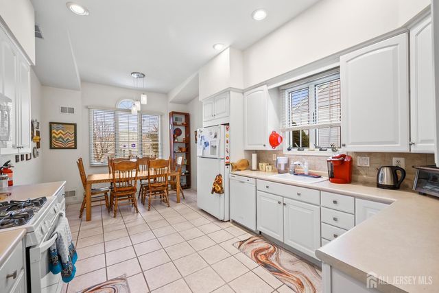 17 Kingston Court, Monroe, NJ 08831