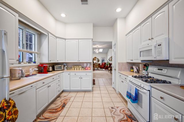 17 Kingston Court, Monroe, NJ 08831