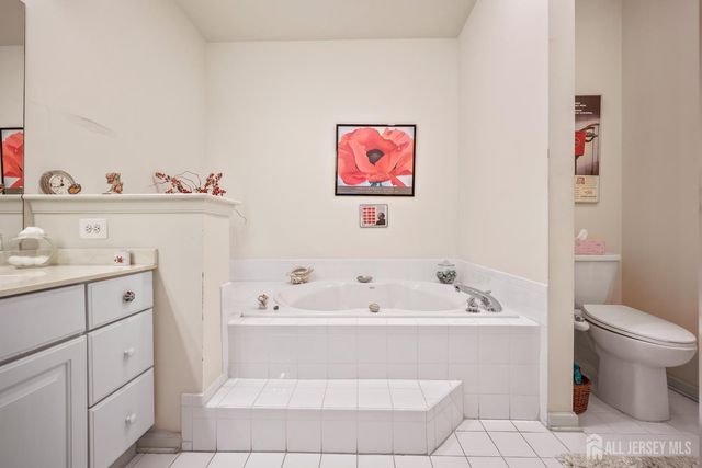 17 Kingston Court, Monroe, NJ 08831