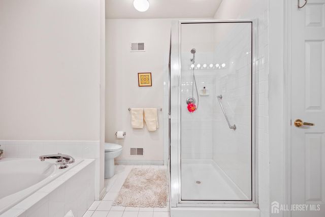 17 Kingston Court, Monroe, NJ 08831