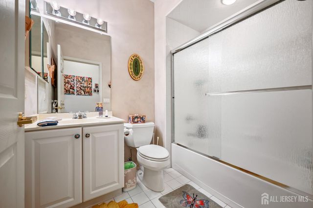 17 Kingston Court, Monroe, NJ 08831