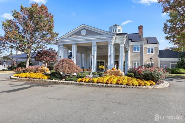 17 Kingston Court, Monroe, NJ 08831