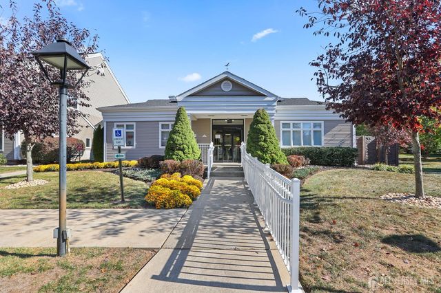 17 Kingston Court, Monroe, NJ 08831