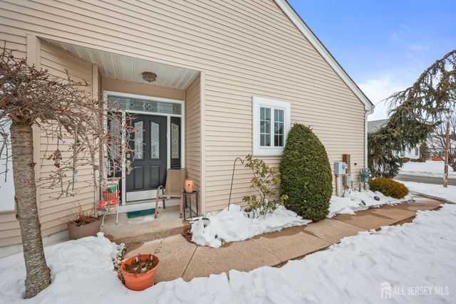 17 Kingston Court, Monroe, NJ 08831