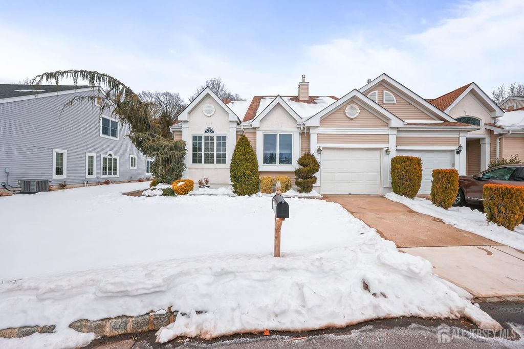 17 Kingston Court, Monroe, NJ 08831