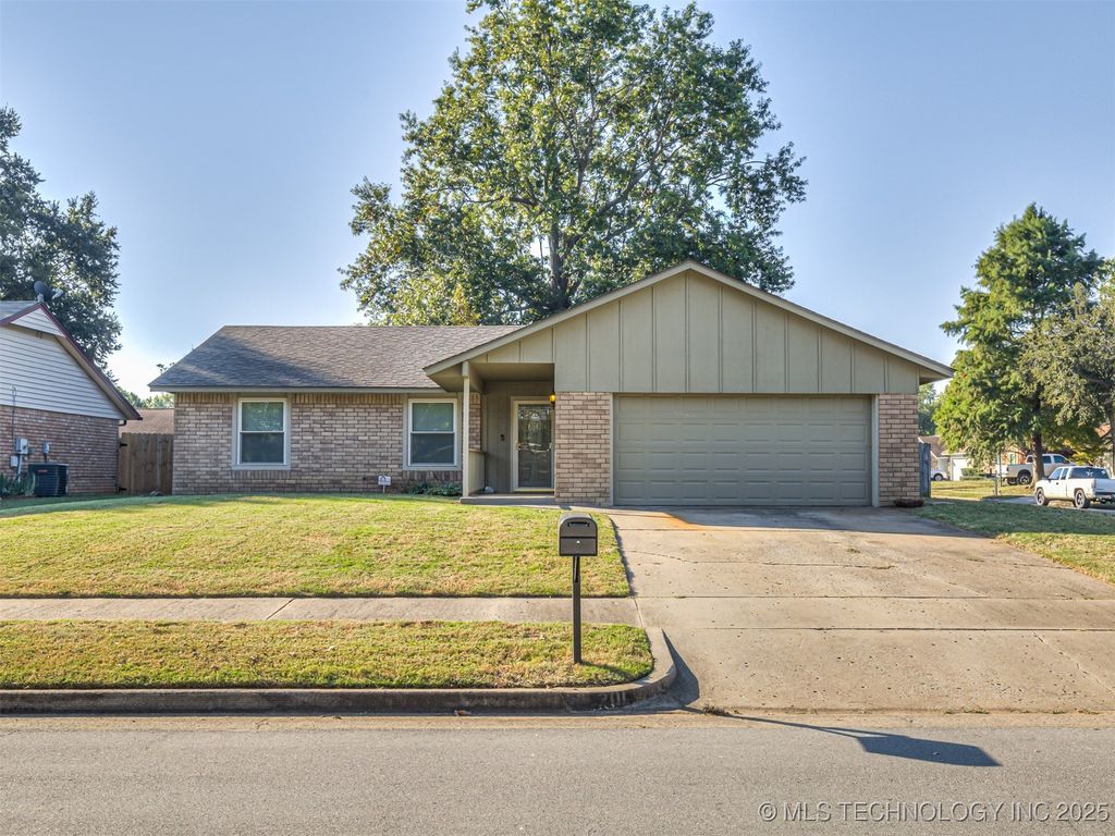 201 E Waco Street, Broken Arrow, OK 74011
