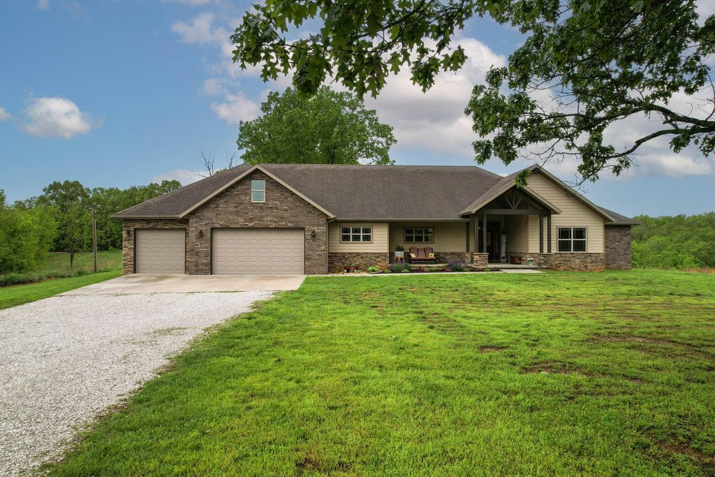 1770 Logan Ridge Road, Ozark, MO 65721