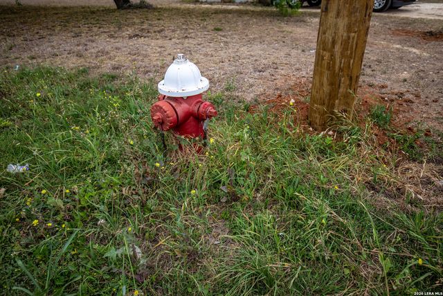515 ELM ST, Jourdanton, TX 78026