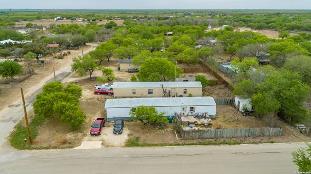 515 ELM ST, Jourdanton, TX 78026