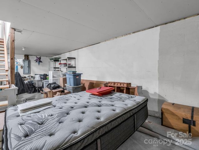 112 Serenity Circle, Hendersonville, NC 28792