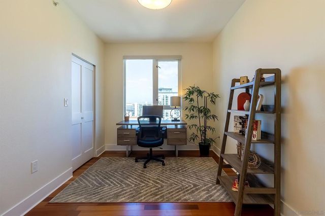 300 W Beech 1908, San Diego, CA 92101