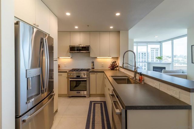 300 W Beech 1908, San Diego, CA 92101