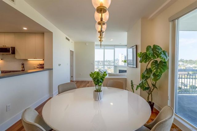 300 W Beech 1908, San Diego, CA 92101