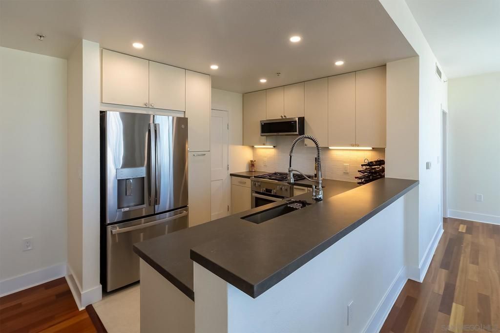 300 W Beech 1908, San Diego, CA 92101
