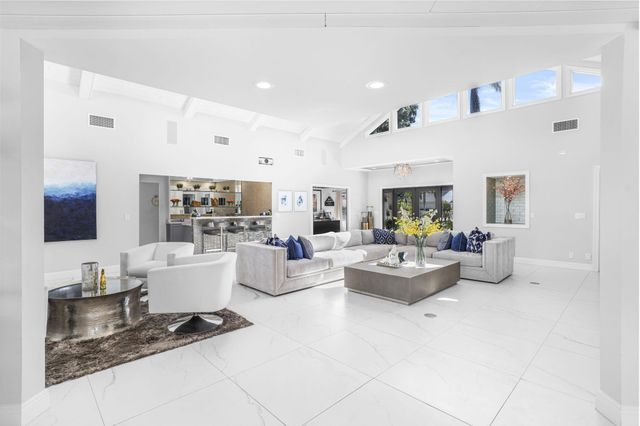 6549 Eastpointe Pines Street, Palm Beach Gardens, FL 33418