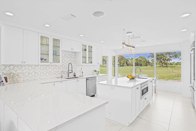 6549 Eastpointe Pines Street, Palm Beach Gardens, FL 33418