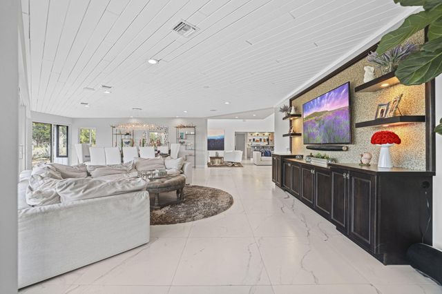 6549 Eastpointe Pines Street, Palm Beach Gardens, FL 33418