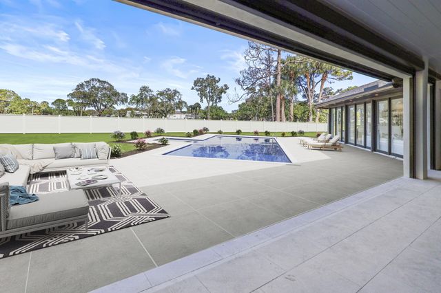 6549 Eastpointe Pines Street, Palm Beach Gardens, FL 33418