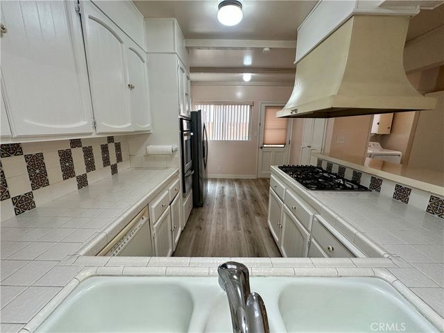 205 18th Street, Manhattan Beach, CA 90266