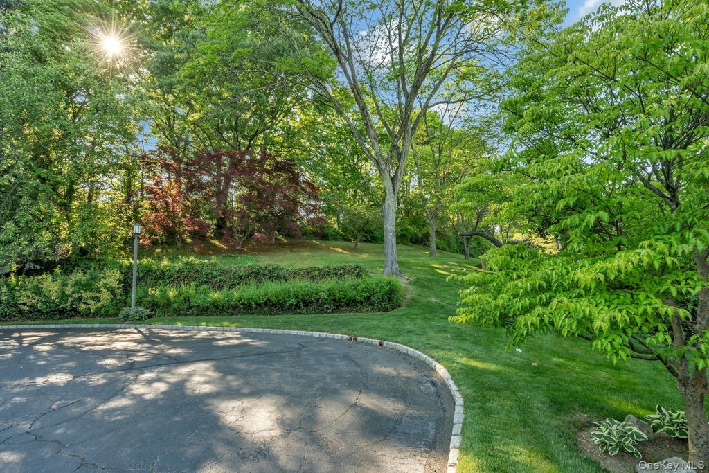 177 Gannet Court Belaire, Manhasset, NY 11030 — photo 2